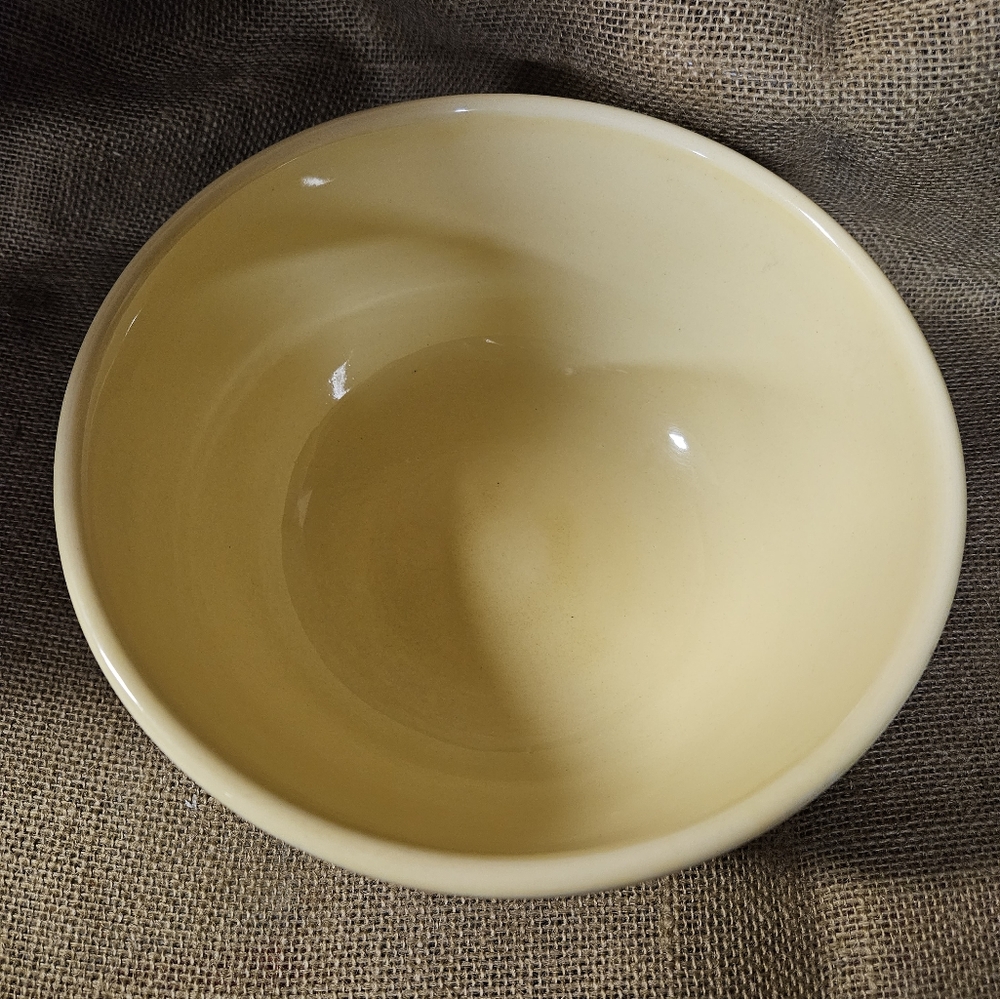 Vintage Sevilla 9 inch mixing or serving bowl - Picture 6 of 6